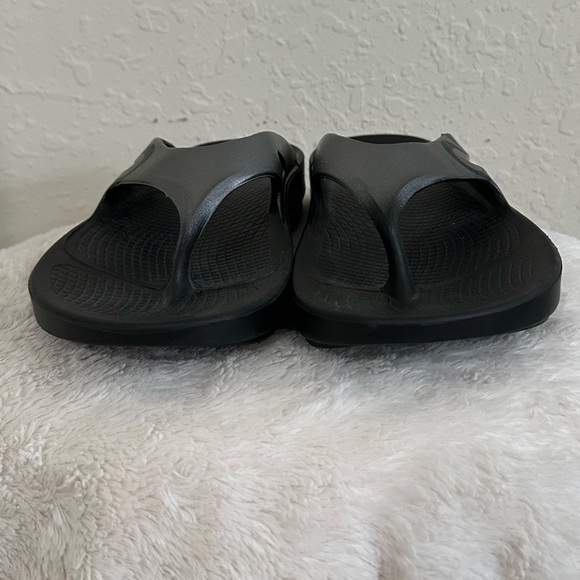 OOFOS OOriginal Sport Sandal in graphite - Picture 9 of 10